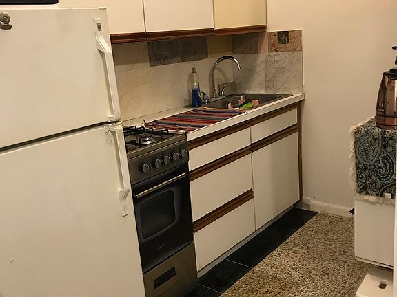 4th image of 365 W 22nd St #2B