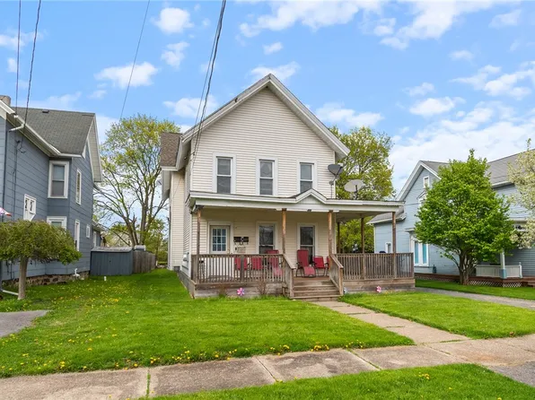37 Holley St, Lyons, NY 14489