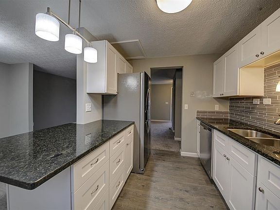 5th image of 8355 Hemlock Ct