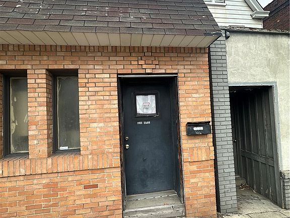 3rd image of 436 Brownsville Rd