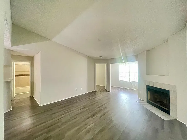 199 Afton Sq — Photo 10