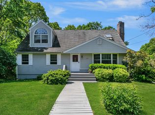 420 Washington Dr, Centerport, NY