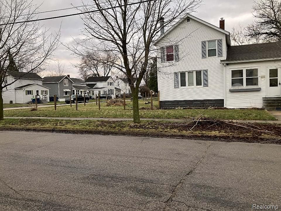 2nd image of 208 34th St