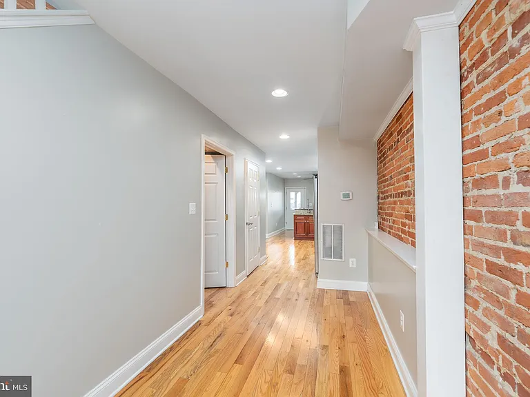 1825 Light St — Photo 15