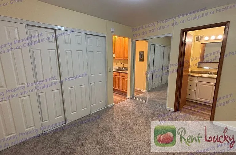 2484 Dexter Ave N #4 — Photo 11