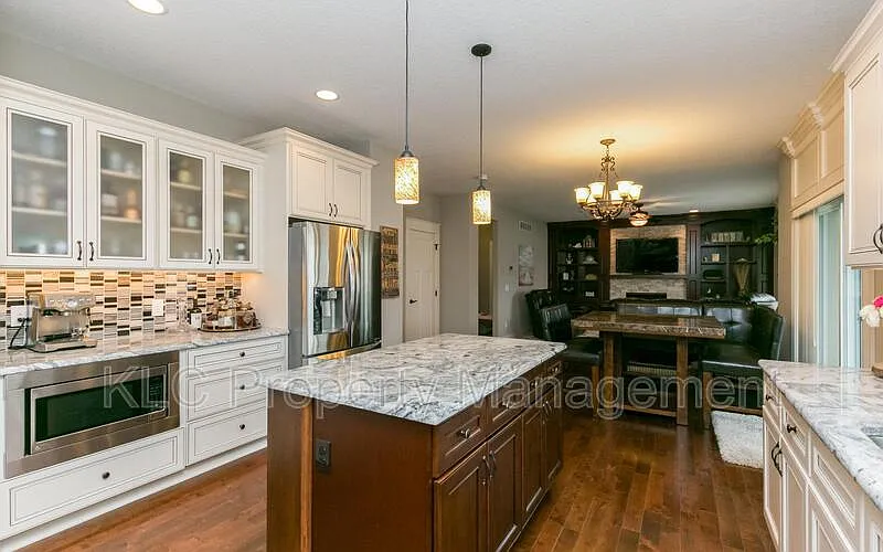 760 NE Traverse Dr — Photo 4