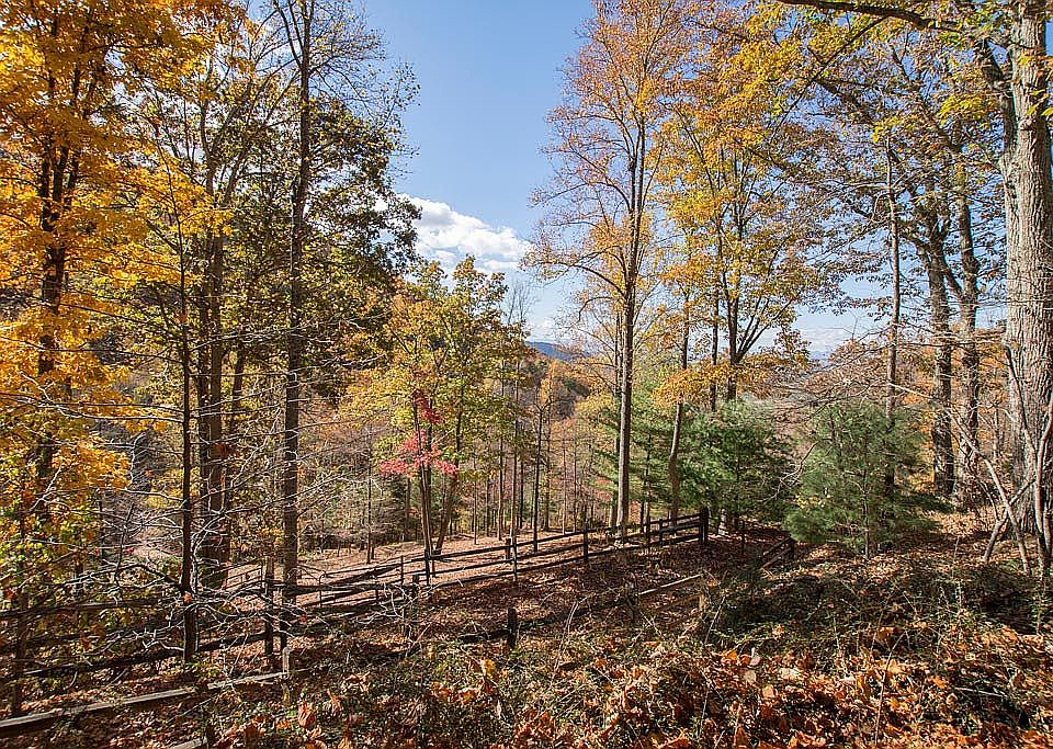 6+ Acres of Privacy