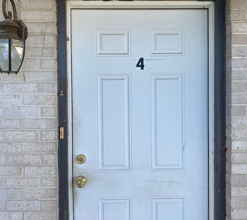 1st image of 300 E Knoxville St APT 4