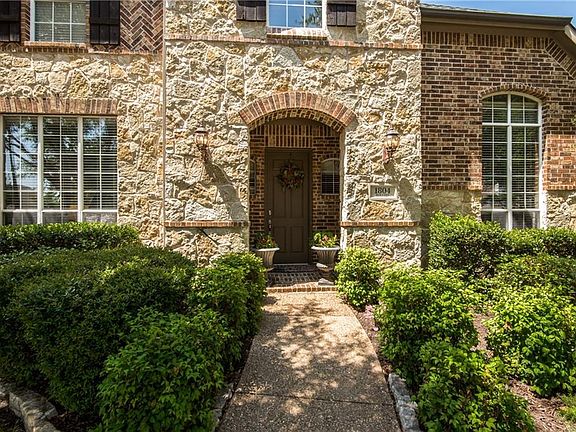 3rd image of 1804 Rollins Dr