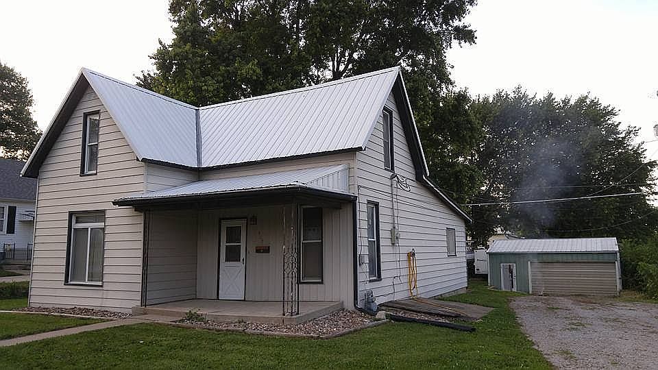 1st image of 905 E Main St