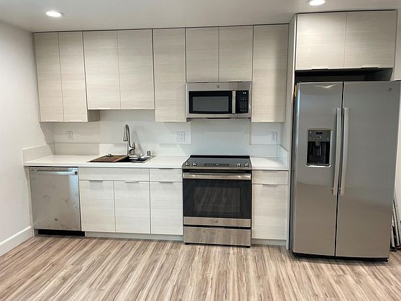 3rd image of 997 Holoholo St #B
