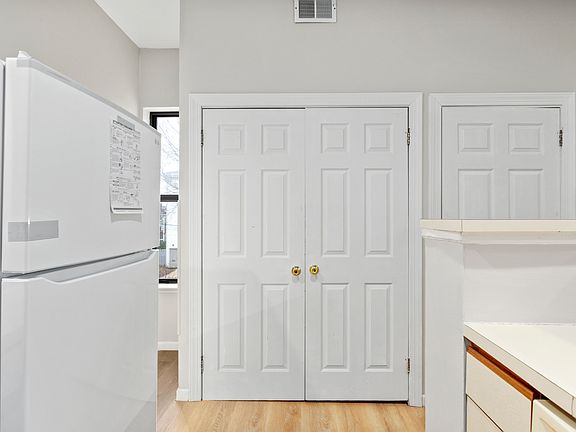 5th image of 1205-1207 Mackay Pl #1207A