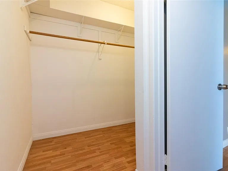 730 W 4th St #306 — Photo 9