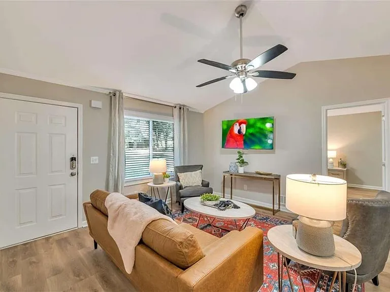165 Bentley Pkwy — Photo 2