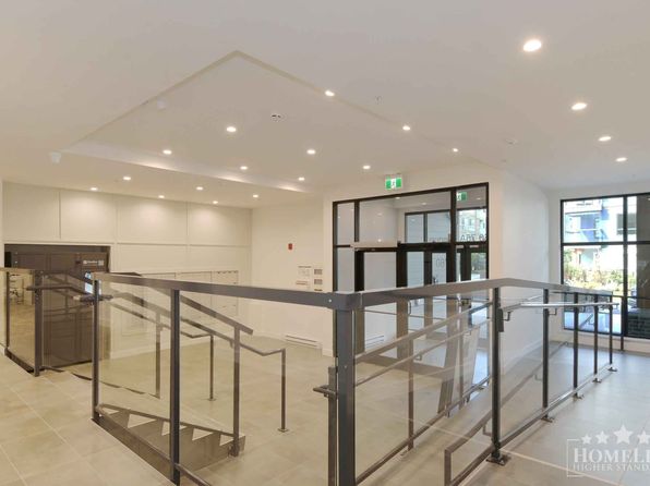 2 bedroom rental in Surrey — photo 3