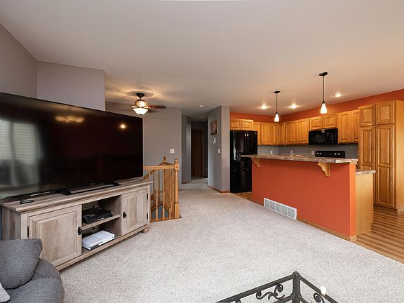 2nd image of 202 Sieben Crest Ln
