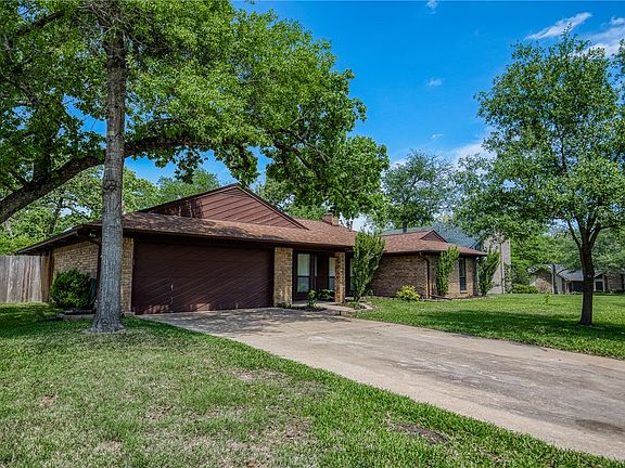 3rd image of 2707 Windwood Dr