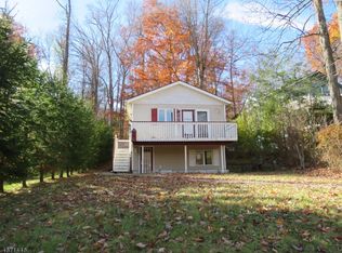 81 Lakeside Dr, Highland Lakes, NJ 07422