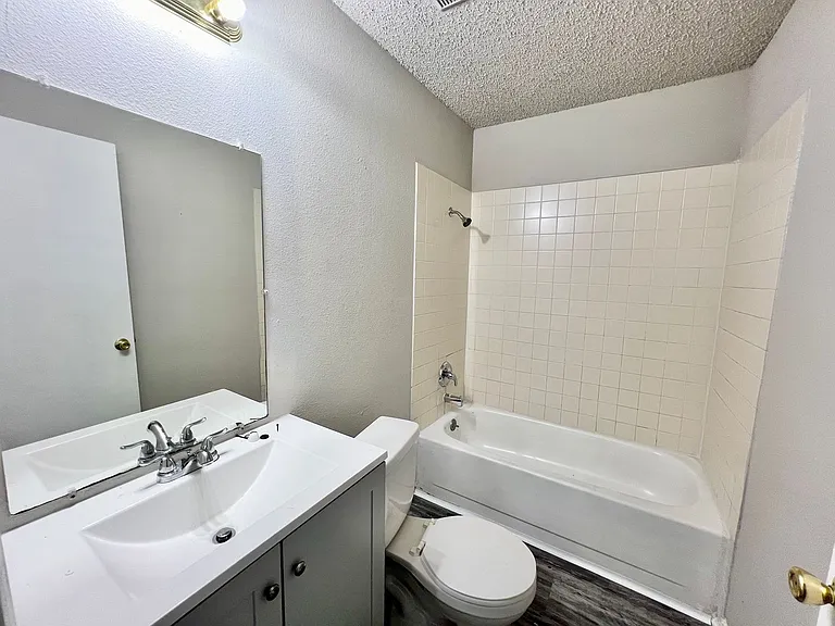 1211 Churing Dr — Photo 18