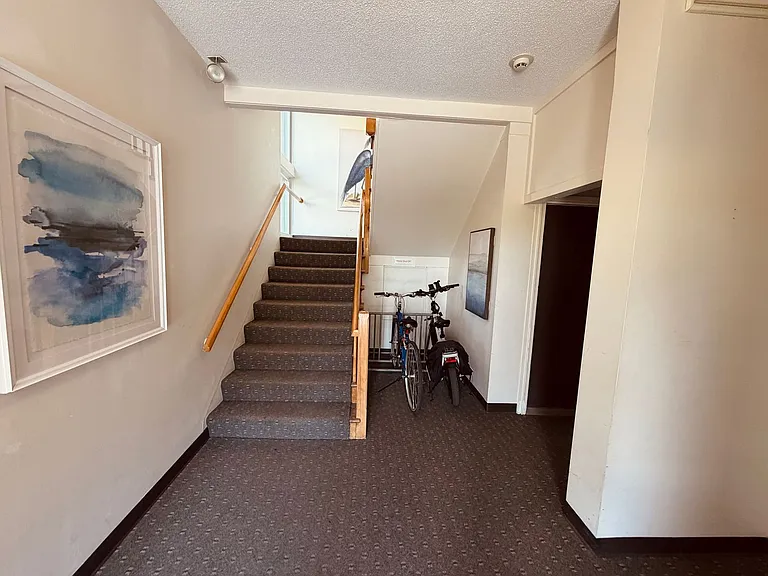 383 College Street — Photo 10