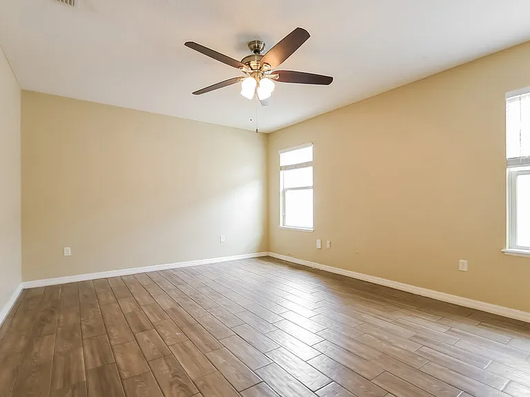 121 Daigledog St — Photo 9