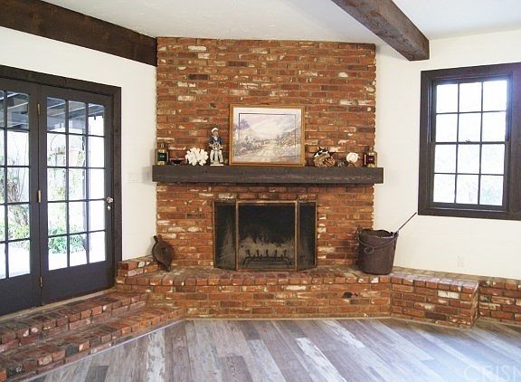 4th image of 5821 Vanalden Ave