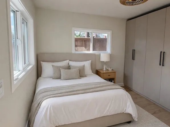 9035 32nd Ave SW, Seattle, WA 98126