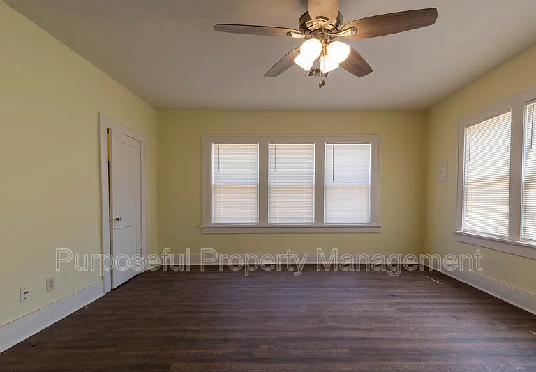 728 NE 15th St — Photo 12