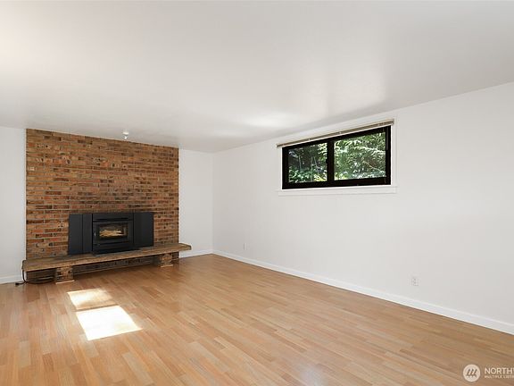 3rd image of 13619 Des Moines Memorial Drive S