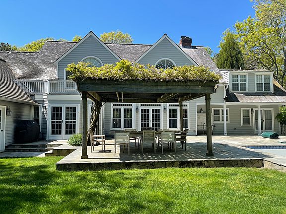 3rd image of 10 Fernwood Dr