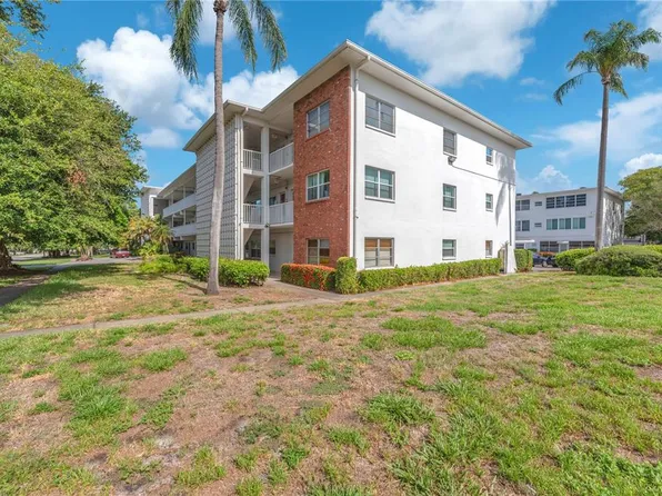 5155 9th Ave N APT 211, Saint Petersburg, FL 33710