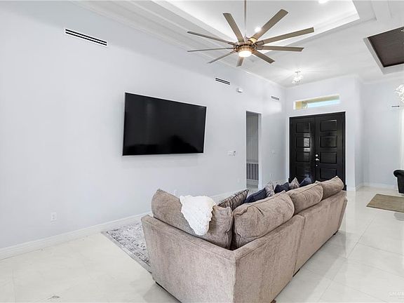 4th image of 714 Tres Marias St
