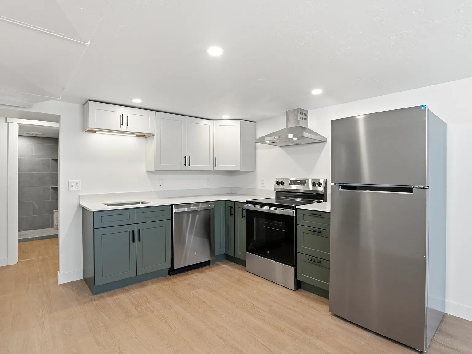 941 Edith St — Photo 2