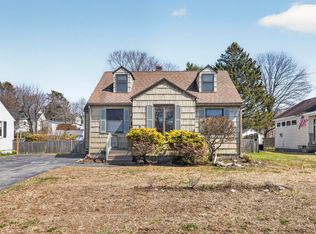 16 Meadow Way, Cape Elizabeth, ME 04107