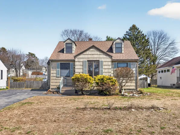 16 Meadow Way, Cape Elizabeth, ME 04107