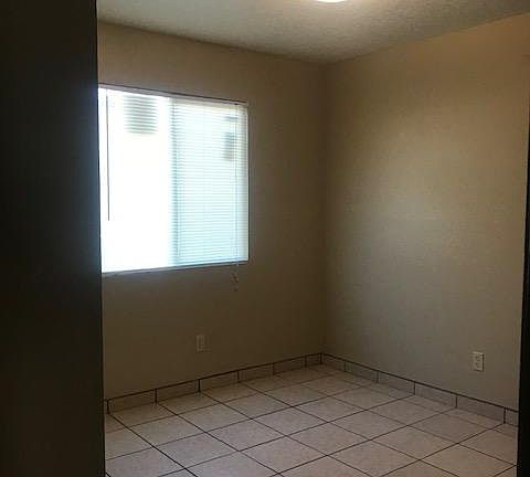 4th image of 809 Parkview Dr #C