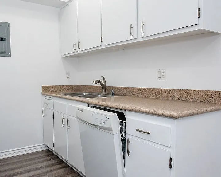 520 W. Wilson — Photo 9