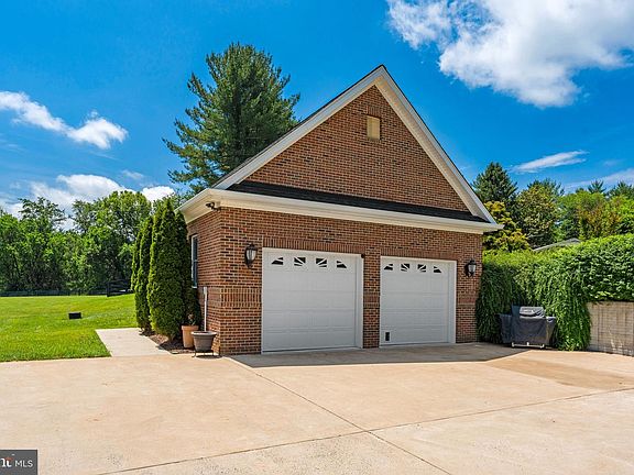 3rd image of 39787 Waterfordway Ln
