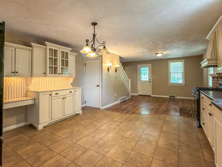 1011 Reading Rd — Photo 3