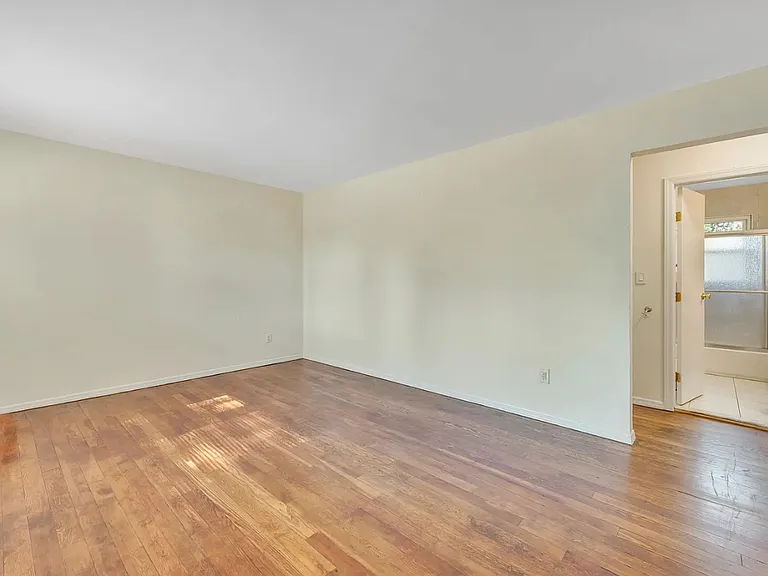 61 Kellum St #1 — Photo 4