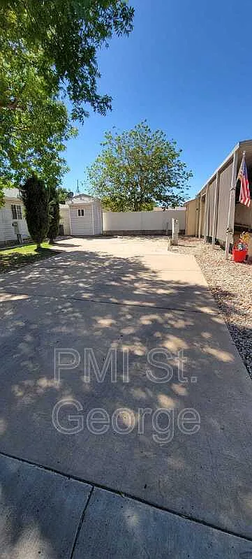 Building Photo - 2990 E Riverside Dr #28