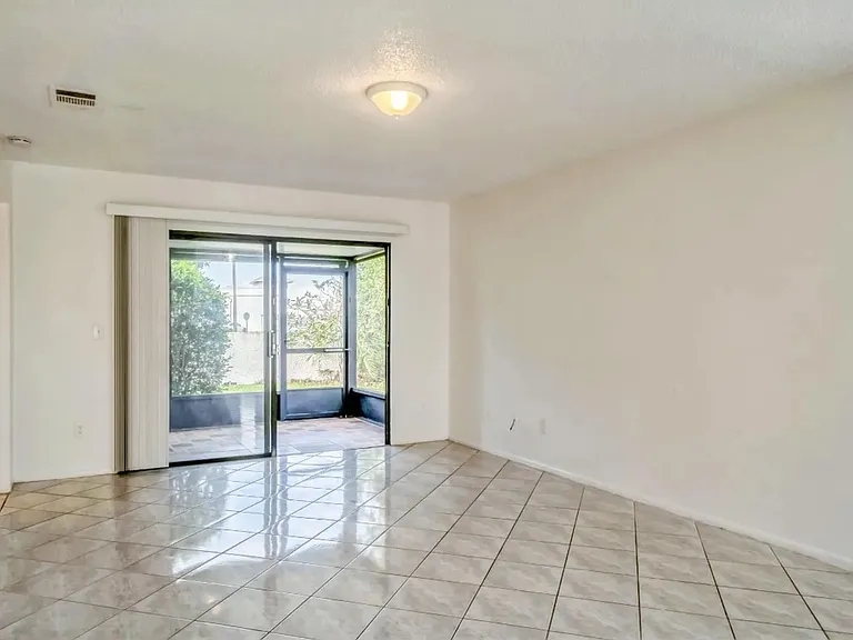 350 SW Colesbury Ave #350 — Photo 10