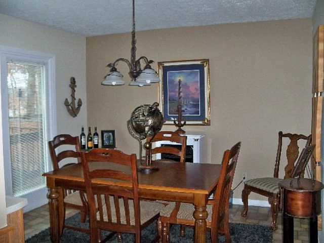 2nd image of 604 Sapphire Ln