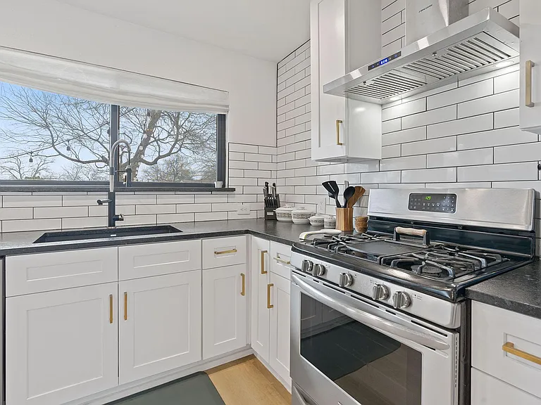 7106 Colony Park Dr — Photo 12