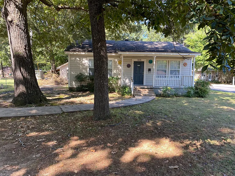 1635 N Davis Dr — Photo 1