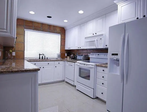 4360 Fountains Dr — Photo 3
