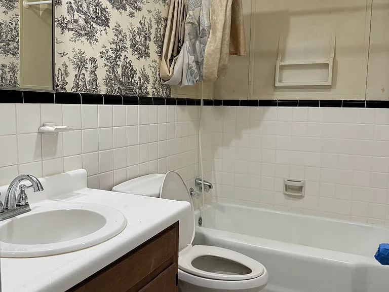 125 Hurt Ave W — Photo 10