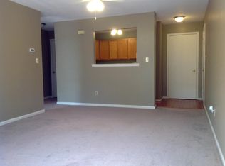 8 Woodcrest Ln, Clinton, NJ 08809