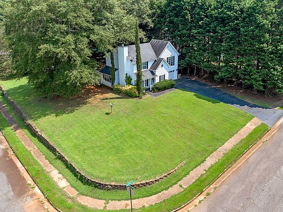 2nd image of 15 Rosebud Ln