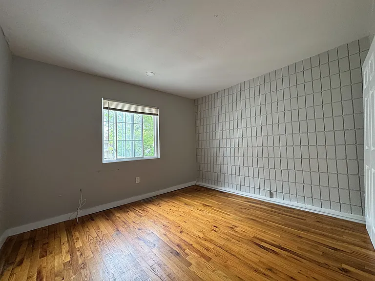 76A11 Sherman Ave #11 — Photo 4
